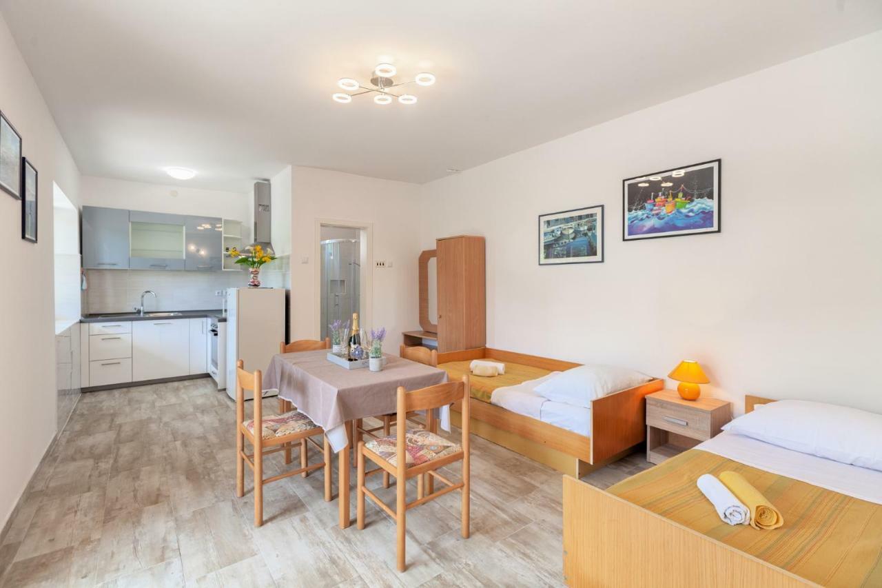 Apartment Ema Premantura Ngoại thất bức ảnh