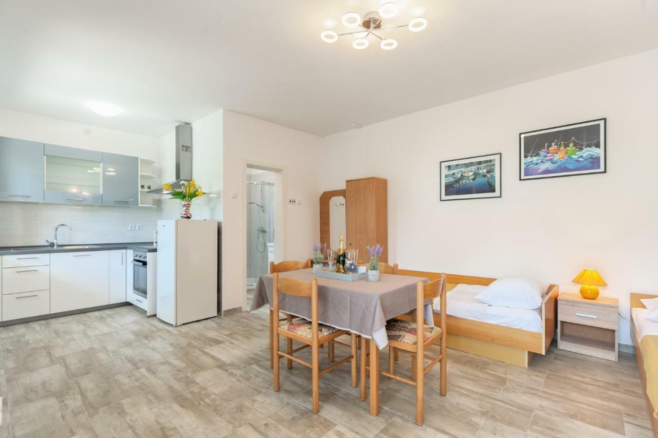 Apartment Ema Premantura Ngoại thất bức ảnh